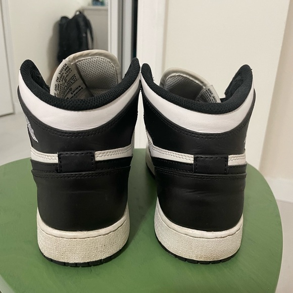Air Jordan 1 Black and White OG - Picture 3 of 4